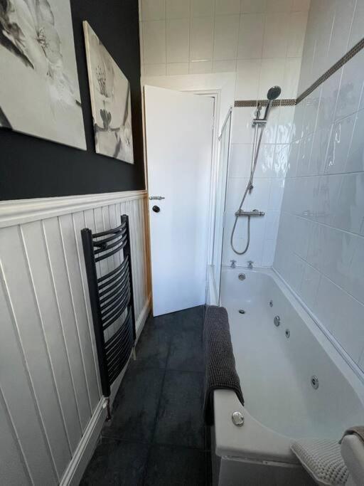 Traditional Apt Close To City Centre & Hampden Glasgow Eksteriør billede