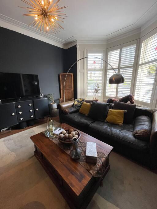 Traditional Apt Close To City Centre & Hampden Glasgow Eksteriør billede